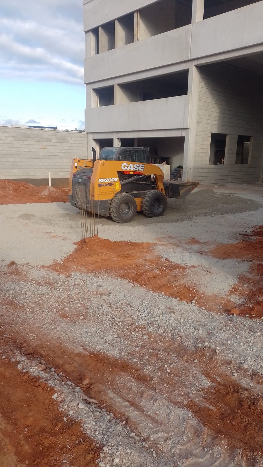 fotos relacionadas aos serviços prestados e oferecidos pela empresa de terraplenagem na regiao de sorocaba