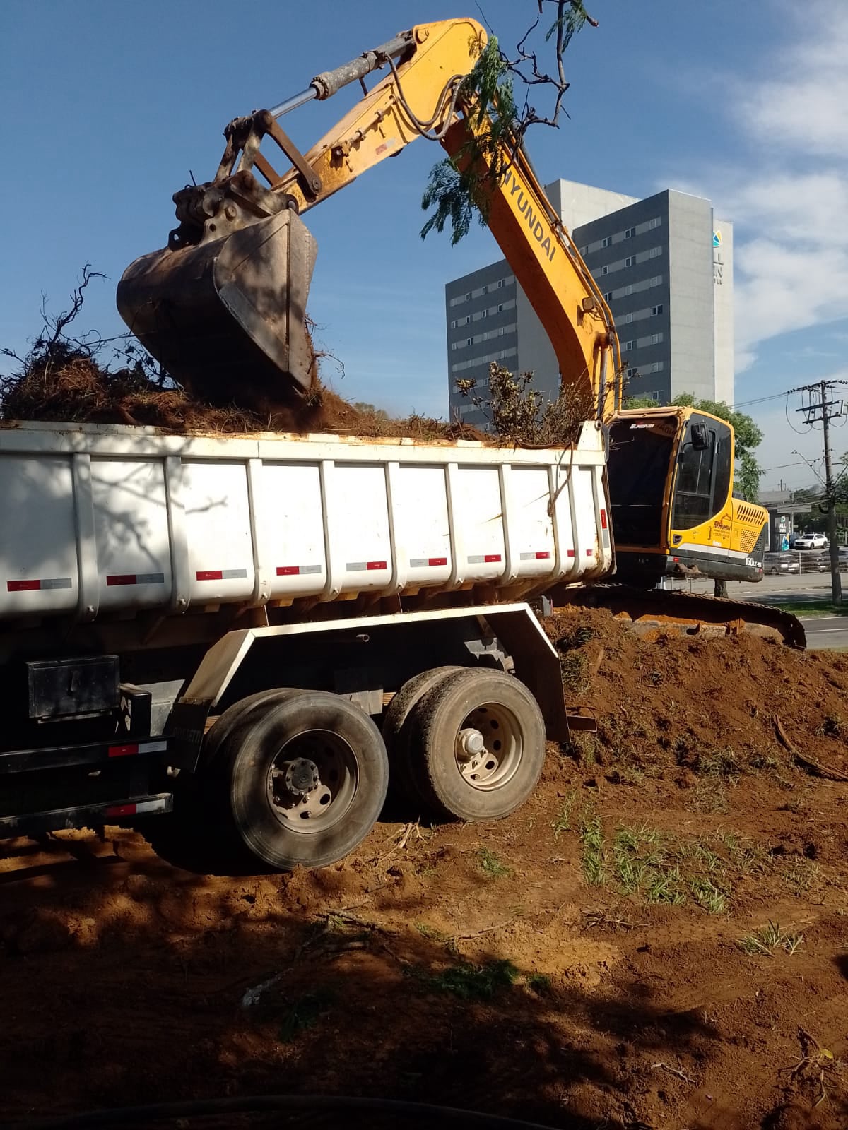fotos relacionadas aos serviços prestados e oferecidos pela empresa de terraplenagem na regiao de sorocaba