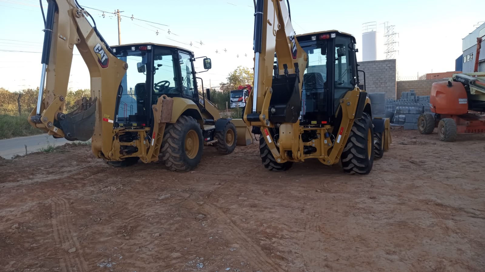 fotos relacionadas aos serviços prestados e oferecidos pela empresa de terraplenagem na regiao de sorocaba