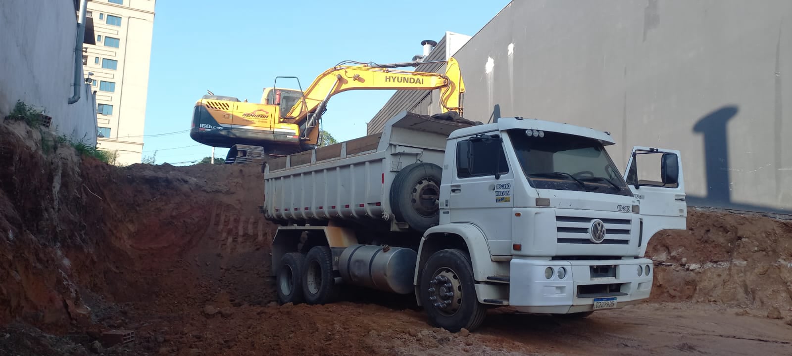 fotos relacionadas aos serviços prestados e oferecidos pela empresa de terraplenagem na regiao de sorocaba