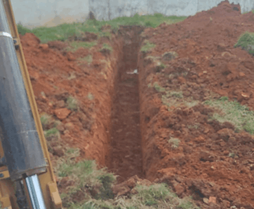 serviço de abertura de alicerce e valetas terraplenagem